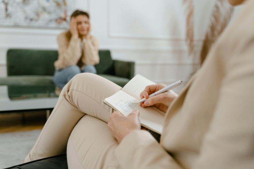 Home 2 Therapeutisches Gespräch mit Notizen.